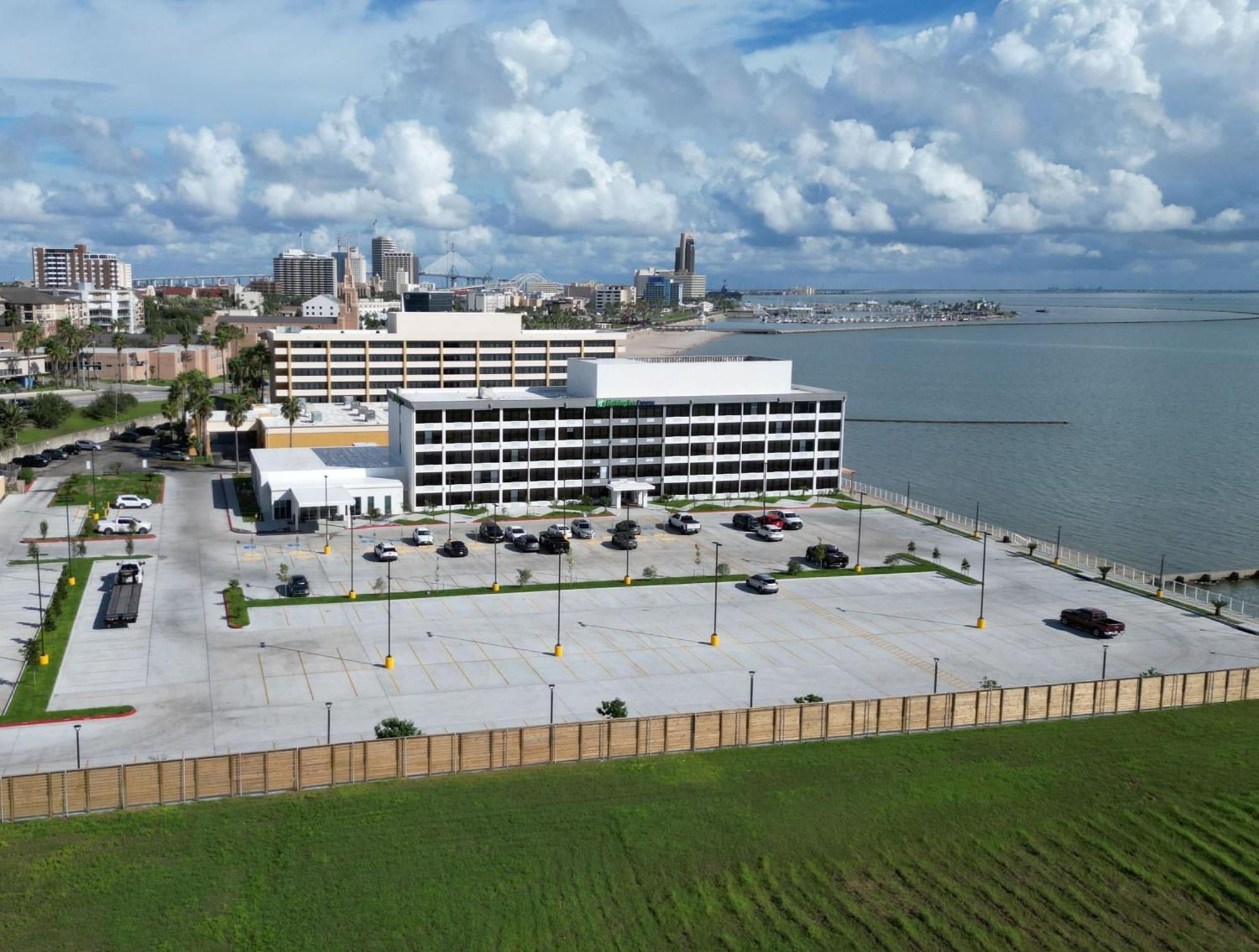 Holiday Inn Express Corpus Christi - Beachfront By Ihg Buitenkant foto